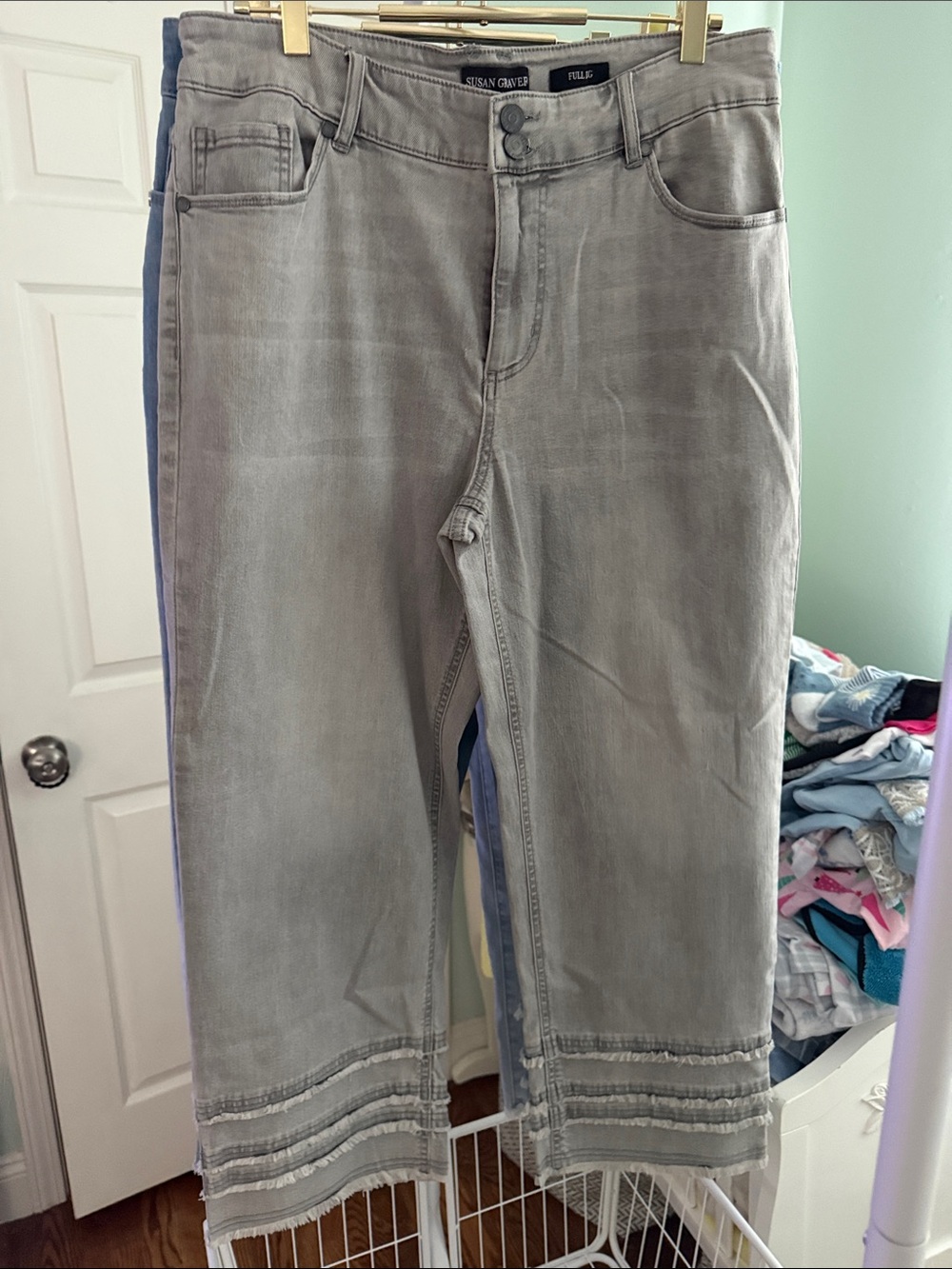 Susan Graver Regular Fray Hem Full
Leg Jean
-Washed Gray
